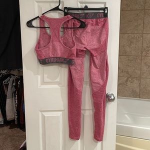 Gym Shark Pink leggings & sports bra size small. Excellent gently used condition